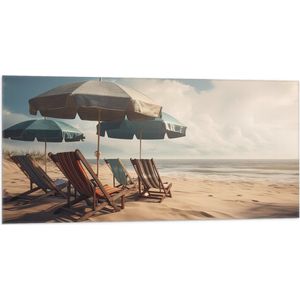 Vlag - Strandstoelen en Parasols op het Strand op Bewolkte Dag - 100x50 cm Foto op Polyester Vlag