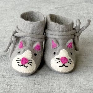 Beyoona - babyslofje - vilt - grijs katje