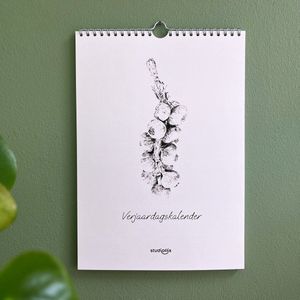 Hippe verjaardagskalender volwassenen - verjaardagskalender zwart wit - verjaardagskalenders - kalender - wandkalender - wandkalenders - omlegkalender - maandkalender - A4