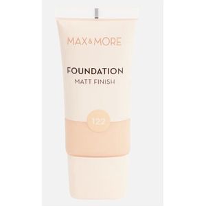 Max & More - Matt Finish Foundation - Light/Medium