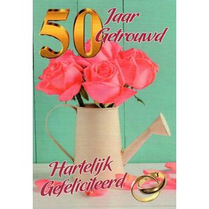 50 jaar getrouwd! Gefeliciteerd! Een bijzondere kaart met een gieter waar rozen in staan en niet te vergeten de trouwringen. Een leuke kaart om zo te geven of om bij een cadeau te voegen. Een dubbele wenskaart inclusief envelop en in folie verpakt.