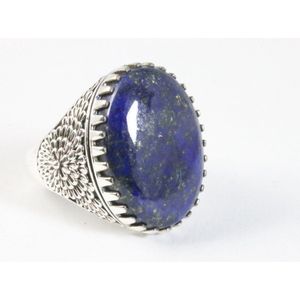 Zware bewerkte zilveren ring met lapis lazuli - maat 22.5