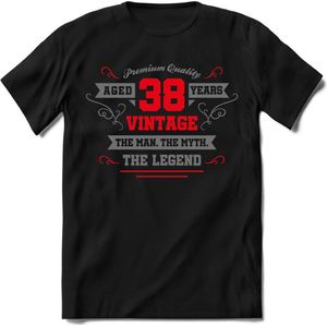 38 Jaar Legend -  kado T-Shirt Heren / Dames - Zilver / Rood - Perfect Verjaardag Cadeau Shirt - grappige Spreuken, Zinnen en Teksten. Maat M