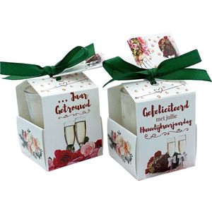 Wenskaarsje met bedeltje - ... Jaar Getrouwd - Geurkaarsje in geschenkdoosje - met labeltje - vanille - sojawax