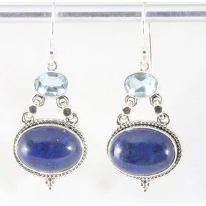 Bewerkte zilveren oorbellen met lapis lazuli en blauwe topaas
