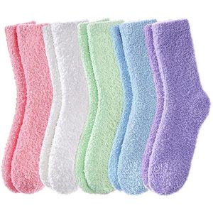 5-pack pluchen pantoffels en sokken, zachte, comfortabele, warme, dikke fleece sokken tot halverwege de kuit voor de winter.