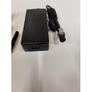 48V oplader e-step, output 54.6V met 1.5A - drie pins aansluiting voor Z9 - Zero 9 - Vsett9+ - Kugoo Kirin -  Dualtron - Kaboo - Nanrobot - charger Zero - charger Vsett - charger Kaboo - charger Dualtron -