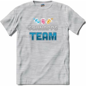 Schnapps Team | Grappige apres ski dank kleding | Wintersport shirt - T-Shirt - Unisex - Donker Grijs - Gemêleerd - Maat XL