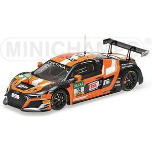 De 1:43 Diecast Modelcar van de Audi R8 LMS, Phoenix Racing #15 van de ADAC GT Masters 2016. De chauffeurs waren Pommer en Winkelhock.Dit schaalmodel is beperkt met 144 stuks. De fabrikant is Minichamps.Dit model is alleen online beschikbaar.