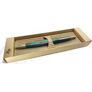ELEGANT pen van gedraaid beukenhout in herfstige meerkleur. Alles in een elegante milieuvriendelijke kartonnen doos. PARKER inktpatroon, 14 cm lang, 10 mm diameter.