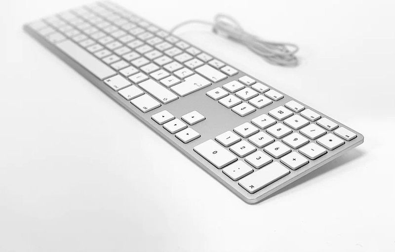 Matias - Bedraad Toetsenbord - UK QWERTY - Voor MacBook - Met Numeriek Toetsenblok