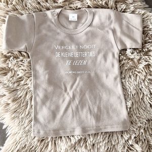 Shirt tekst Ik word grote zus Aankondiging zwangerschap lees altijd / vergeet nooit de kleine lettertjes te lezen / Ik word grote zus | kort zand beige | maat 74 zwangerschap aankondiging bekendmaking Baby