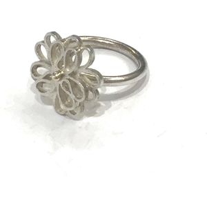 Handgemaakte zilveren ring uit de boeketreeks met 14kt goud - vanNienke - ronddraad ring met bloem