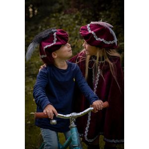 Luxe Pietenmuts - Pieten baret - Pietenmuts met naam – Sinterklaas accessoire – Bordeaux rood Jongens - Bows and Flowers