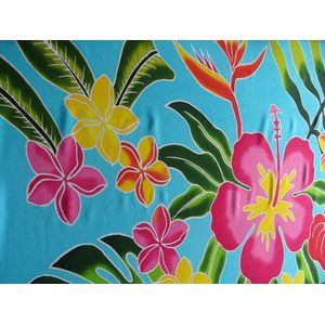 pareo, sarong, hamamdoek, wikkelrok handgeschilderd  figuren bloemen patroon lengte 115 cm breedte 165 kleuren blauw groen roze wit rood oranje.