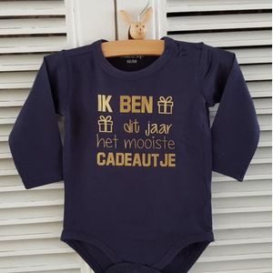 Rompertje met tekst  cadeau eerste Moederdag liefste mama Vaderdag papa Ik ben dit jaar het mooiste cadeautje | Lange mouw | donker navy blauw | maat 62/68 Geboorte Cadeau / Kraamcadeau Baby gender reveal