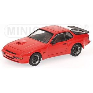 De 1:43 Diecast Modelcar van de Porsche 924 Carrera GT van 1981 in Red.This schaalmodel is begrensd door 1872 stuks. De fabrikant is Minichamps.Dit model is alleen online beschikbaar.