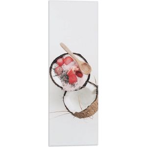 Vlag - Opengeklapte Kokosnoot Gevuld met Aardbeien - 20x60 cm Foto op Polyester Vlag