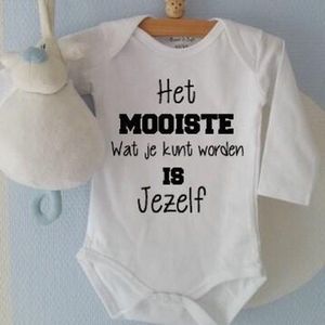 Baby Rompertje met tekst Het mooiste wat je kunt worden is jezelf | Lange mouw | wit | maat 74/80