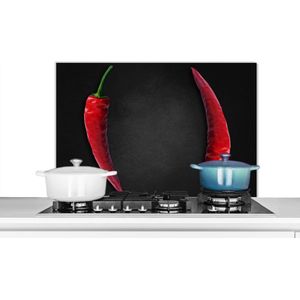 Spatscherm keuken 80x55 cm - Kookplaat achterwand Rode peper - Specerij - Chili - Zwart - Muurbeschermer - Spatwand fornuis - Hoogwaardig aluminium