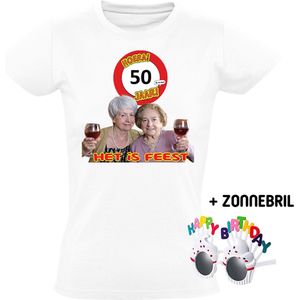 Hoera 50 jaar! Het is feest Dames T-shirt + Happy birthday bril - verjaardag - jarig - 50e verjaardag - oma - wijn - grappig