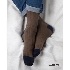 LON sokken - katoen met kasjmier - bruin/marine blauw - maat 43-46 - zacht - licht van gewicht - ademend - vochtregulerend - neutraliseert geur - natuurlijke antibacteriële eigenschappen - optimale pasvorm - stimulerend voor voeten - Made in Portugal
