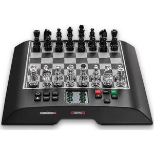 MILLENNIUM ChessGenius PRO - Schaakcomputer voor spelers met ambitie. Met de wereldberoemde software van Richard Lang. Een van de sterkst spelende schaakcomputers met > 2200 ELO