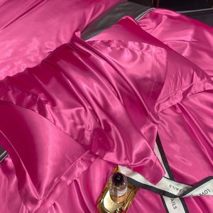 Satijnen imitatiezijde kussensloop - 2-pack - Kunstzijde ijs zijde gewassen kussensloop - Brede rand envelop kussensloop - Schoonheid huid en haar - Antibacterieel en deodorant - Gevoelige huid - Vriendelijk - Geschikt voor alle seizoenen - 48x74cm