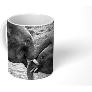 Mok - Koffiemok - Knuffelende olifanten in zwart-wit - Mokken - 350 ML - Beker - Koffiemokken - Theemok