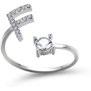 Ring met letter F - Ring met steen - Aanschuifring - Zilver kleurig - Ring Zilver dames - Cadeau voor vriendin - Vrouw - Sieraad meisje - Mooie ring tieners - Alfabet ring F - Ring met initiaal