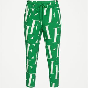 Angelle Milan Travelbroek – Groen/Wit Graphic Letterprint | Statement & Stretch