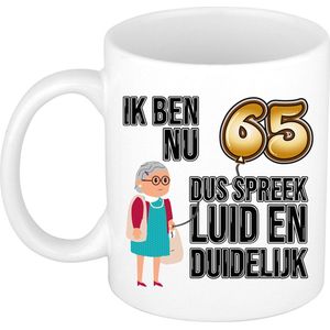 Bellatio Decorations Verjaardag cadeau mok 65 jaar - luid en duidelijk oma - bruin - 300 ml