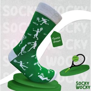 TENNIS - 2 Pack - Grappige Sokken voor Mannen & Vrouwen - BIG SHOE (41-46) Socks - Humorvolle Huissokken - Geschenk voor Heren, Dames, Vader, Moeder, Vriendin, Zus, Oma - Cadeau SOCKY WOCKY