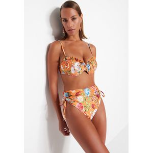 Trendyol Balconette Bikiniset Met Hoge Taille En Hoge Pijpen Met Bloemmotief Tbess23Bt00019