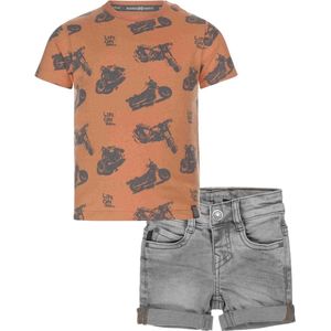 Koko Noko - Kledingset - 2DELIG - Short Jeans grey met omslag - Shirt Faded Oranje met motoren - Maat 134