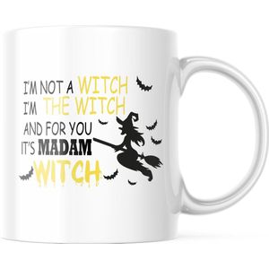 Halloween Mok met tekst: It's madam witch - geel | Halloween Decoratie | Grappige Cadeaus | Koffiemok | Koffiebeker | Theemok | Theebeker