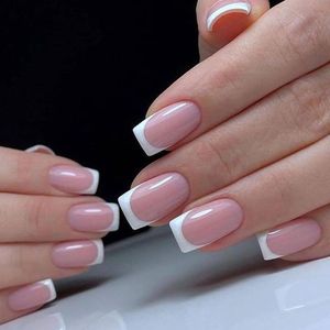 24-delige Press-On Nagelset Kort Valentijnsdag French Nail Tip Nude - Vierkante Volledige Dekking - Inclusief Nagelgereedschap en Nagellijm