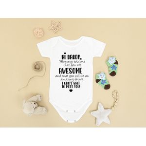 Hospitrix Baby Rompertje met Tekst HI DADDY... | Korte Mouw | Cadeau voor Zwangerschap | Bekendmaking | Aankondiging | Cadeau voor Papa | Vaderdag