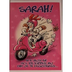 Sarah! We zijn er als de kippen bij om je te feliciteren! Van harte gefeliciteerd! Een bijzondere kaart met Sarah op de scooter. Leuk om zo te geven of om bij een cadeau te voegen. Een dubbele wenskaart inclusief envelop en in folie verpakt.