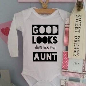 Baby Rompertje met tekst Good looks Just like my Aunt ( tante )  | Lange mouw | wit | maat 74/80 tante