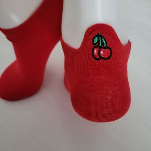 Verjaardag cadeau - Kers sokken – sneaker sokken - vrolijke sokken - valentijn cadeau – fruit lage sokken - grappige sokken - leuke dames en heren sokken - moederdag - vaderdag - Socks waar je Happy van wordt - Maat 37-44