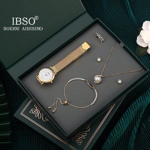 Boerni Aibisino Gouden Horloge, Ring , Armband, oorbellen en Ketting  Goud luxe geschenk set luxe geschenk set | Crystal glas | Romeinse cijfers | Premium kwaliteit uurwerk Quartz Japan | Mineraal | Geschenk | Fashion | Elegant | Dames | Vrouw |