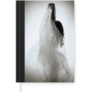 Notitieboek - Schrijfboek - Vrouwen - Jurk - Dansen - Zwart wit - Notitieboekje klein - A5 formaat - Schrijfblok