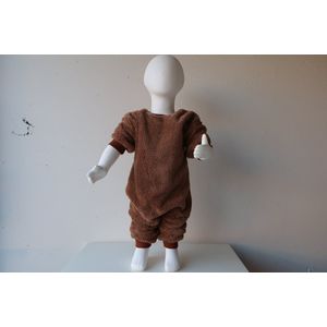 Teddy Romper Long Bruin 12-18 - romper - teddy - rompers - rompertje - rompertjes - baby born kleertjes - baby born - rompertjes baby - baby pakje - teddy romper - baby kleding meisje - baby kleding jongens - baby kleding unisex - Romper lange mouw