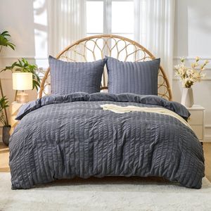 Unyqoos® Elegante gestreepte omkeerbare beddengoedset van microvezel in donkergrijs