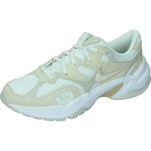 Nike al8 in de kleur ecru.