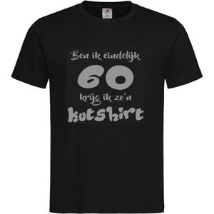 T-shirt Unisex Volwassenen Lol - carnaval - kermis - feestje - grappig - verjaardag Tekst ""Ben ik eindelijk 60 krijg ik zo'n kutshirt"" Op Voorkant | korte mouw | Zwart/grijs | maat M