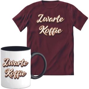 T-Shirtknaller T-Shirt met Koffiemok | Zwarte Koffie - Koffie Kleding | Heren / Dames Shirt met Mok Cadeau | Kleur rood | Maat M