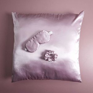 Marbeaux Satijnen Kussensloop - 60x60cm - Roze - Oogmasker - Vrouwen - Mannen - Krullend haar Producten - met Slaapmasker - en Scrunchie