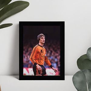 Johan Cruyff Kunst - Gedrukte handtekening - 10 x 15 cm - In Klassiek Zwart Frame - Nederlands Elftal - AJAX - FC Barcelona - Voetbal - Ingelijste Foto
